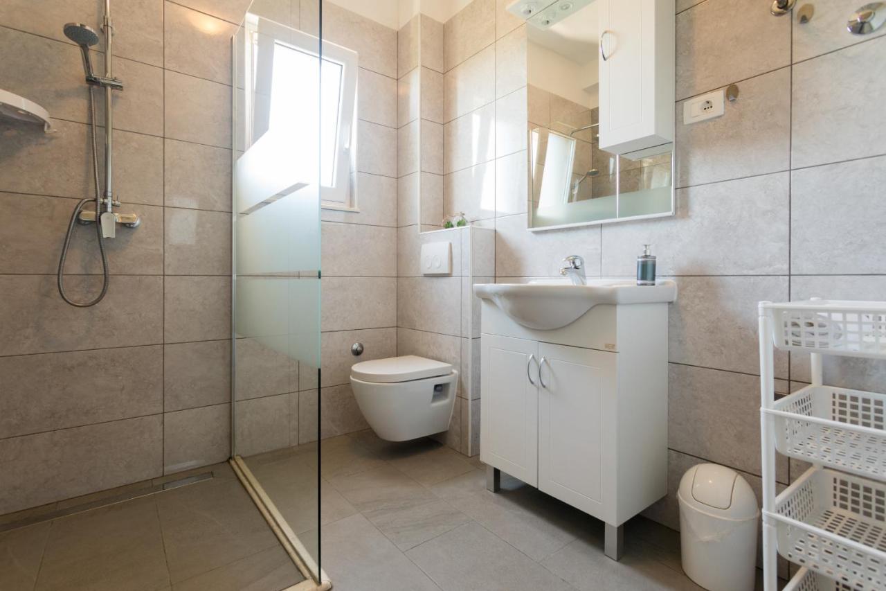 Love Apartments Зечево Екстер'єр фото