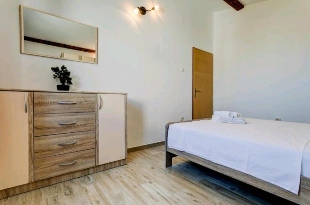 Love Apartments Зечево Екстер'єр фото